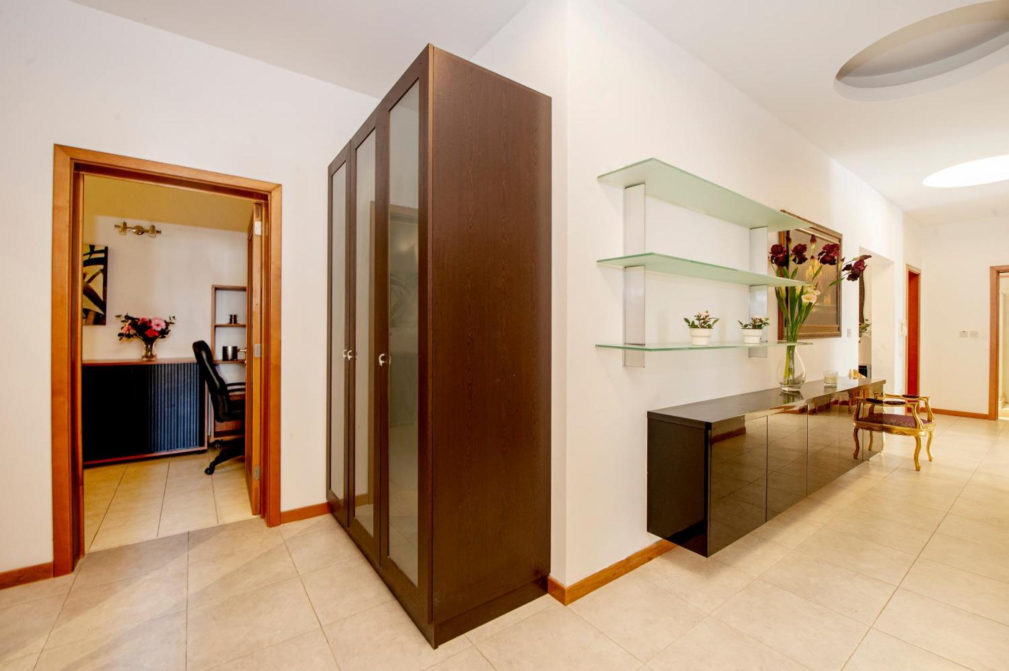 St. Julians Portomaso Marina Antique Apartment San Ġiljan